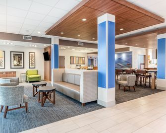 Holiday Inn Express & Suites Springfield North By IHG - Springfield - Gebäude