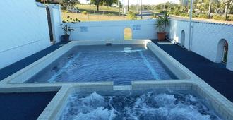Siesta Villa Motel - Gladstone - Bể bơi