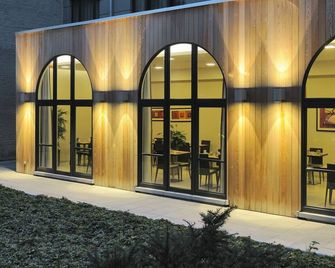 Novotel Brussels Centre Midi Station - בריסל - בניין