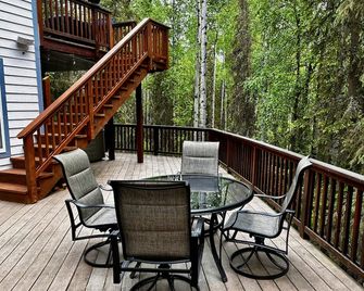 Guest Suite with Hot Tub - Edge of the Wild - Eagle River - Balcón