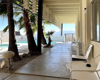 The Gateway Boutique Vacation Rentals - Desert Hot Springs - Balkon