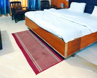 Hotel Holiday Plaza Dalhousie - Dalhousie - Schlafzimmer