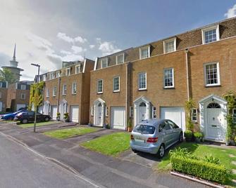 Basingstoke Townhouse - Basingstoke - Building