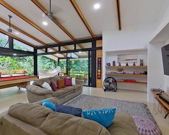 Tropical Modern House in gated community, perfect for families! - Playa Hermosa - Sala de estar