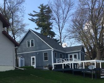 The ultimate family friendly house. 2 blocks from The Surf! - Clear Lake - Budova
