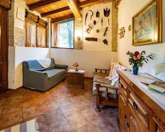 Country villa with private pool garden, wi-fi free for families and groups - Gallicano - Living room