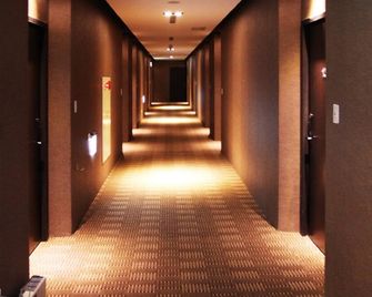 Sankaikan Hotel - Puzi City - Pasillo