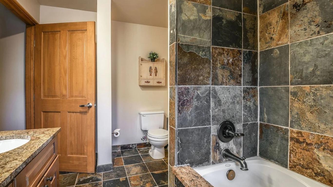 Jack Pine 8008 by SummitCove Vacation Lodging
