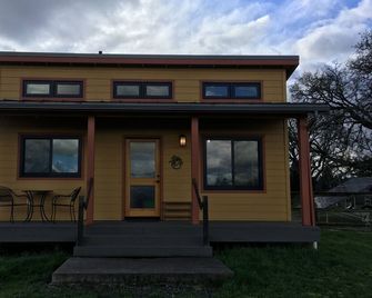 Farm bungalow with easy access to Albany and Corvallis - Albany - Будівля