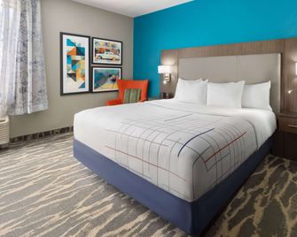 La Quinta Inn & Suites by Wyndham Kokomo - Kokomo - Schlafzimmer