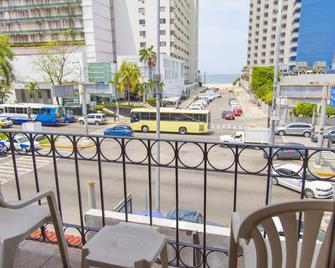 Hotel Hacienda Maria Eugenia Acapulco - אקפולקו - מרפסת