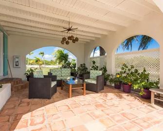 Coralito Bay Suites & Villas - The Valley - Patio