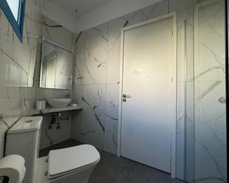 Kefalonitis Hotel Apartments - Paphos - Bathroom