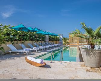 Nacar Hotel Cartagena, Curio Collection by Hilton - Cartagena - Pool