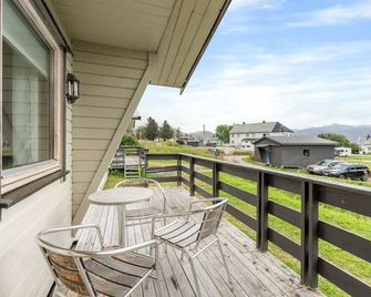 Yttersia Base - Skaland - Balcony