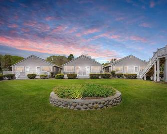 Private Deck|Ocean Views|Walk to Beach|Snug Harbor - Rye - Building