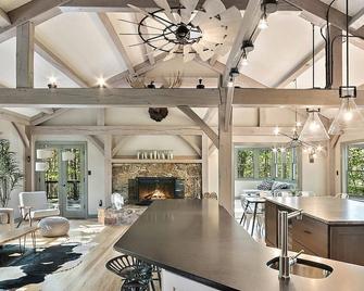 Luxury Moose Retreat - At Bryce Resort - Basye - Comedor