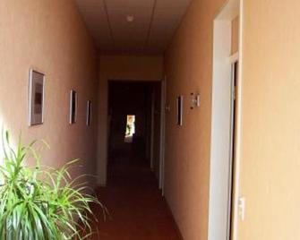 Econo Motel Goelzer - Büchenbeuren - Pasillo