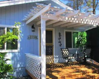 Hilltop Haven Country Retreat Cottage Near Sedona - Lake Montezuma - Patio