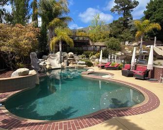 Oasis Private Entry Suite, Pool, Jacuzzi and more - San Luis Obispo - Pileta