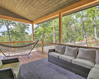 The Glabin Garrison Gem with Hot Tub and Fire Pit - Garrison - Balkon