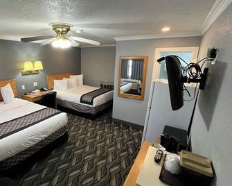 Purple Sage Motel - Snyder - Bedroom