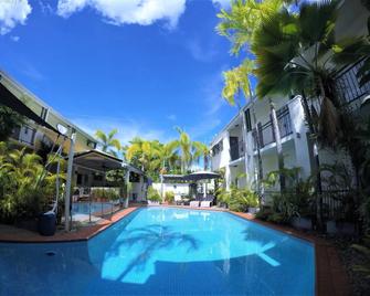 Crystal Garden Resort & Restaurant - Cairns - Piscina