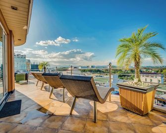 Fields Plaza Hotel By Abc - Angeles City - Balcony