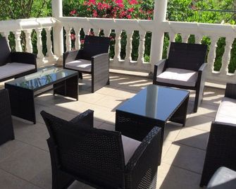 Colwins #5 Family/Group/Couples Sleeps 8 - Cockburn Town - Balkon