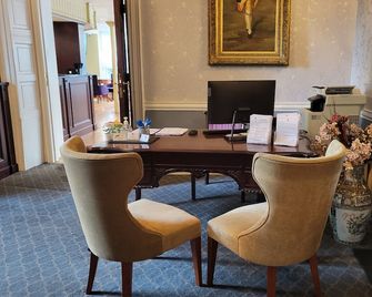 Leixlip Manor Hotel - Leixlip - Rezeption