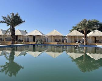 Heritage Juma Resort Camp - Sām - Piscina