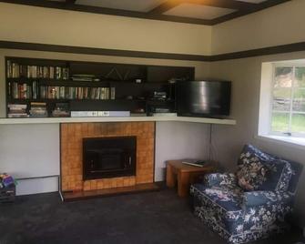New Listing Fun Holiday Home nestled in Naseby - Ranfurly - Lounge