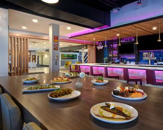 Holiday Inn Philadelphia-Cherry Hill By IHG - Cherry Hill - Restaurant