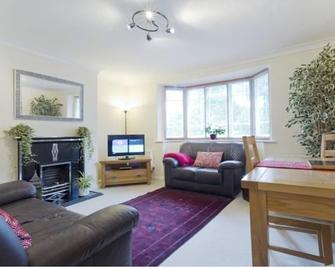 Poplar House Serviced Apartments - York - Living room