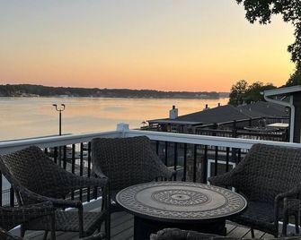 La Grand! Our largest Luxury Villa overlooking Honey Creek Marina! Boat Parking! - Grove - Balcón