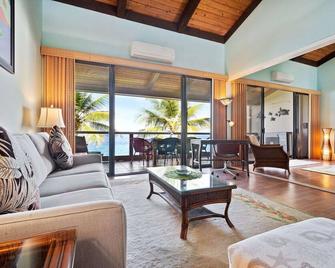 Kona Surf & Racquet 1-305 by Casago Kona - Luxury Oceanfront & Fun - Kailua-Kona - Olohuone