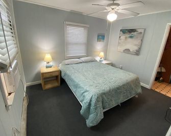 Dogs And Day Dreams @ Coco's Cottage !!! - Kill Devil Hills - Bedroom