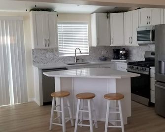 Aug. Discount. Waterfront, Dock ,Kayak, Paddleboard,golf cart, bikes, - Cudjoe Key - Kitchen