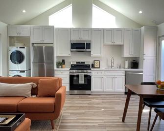 Charming 2 bed/2 bath house near DTLA/Arts District/Pasadena/Dodgers Stadium - Los Angeles