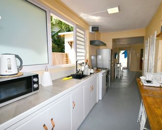Meerena Cheerful Beachfront Cottage with Jacuzzi - Grand Gaube - Küche