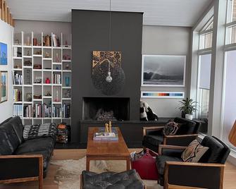 Welcoming farmhouse with WiFi at Midsitja in Skagafjörður NV-Iceland - Varmahlid - Lounge
