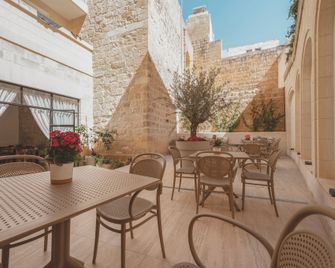 Maria Rosa Suites - Victoria - Patio