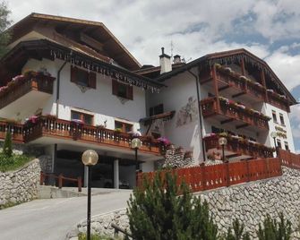 Garni Astor - Arabba - Building