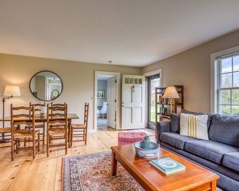 Little House in the Woods by Evergreen Home - Sheffield - Living room