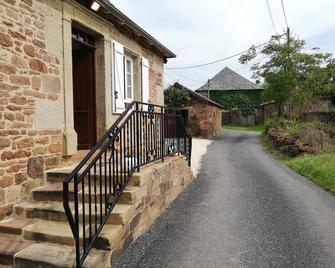 Country House 10m From Brive And Aubazine - La Chapelle-aux-Brocs - Vista del exterior