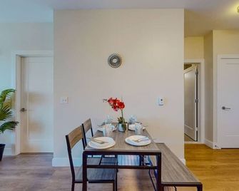 Elegant Home - Stamford - Dining room