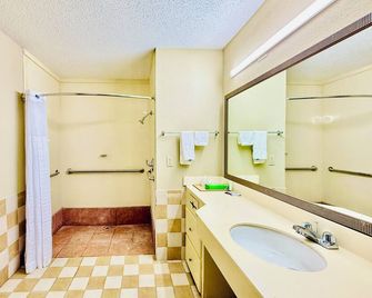 Travelodge by Wyndham Thomasville AL - Thomasville - Baño