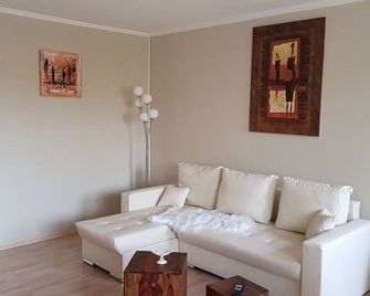 Wiesenglück in direkter Nähe zum Krankenhaus - Minden - Living room