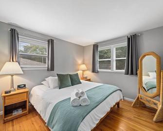 Peaceful Cozy Home with Well Equipped Kitchen, WiFi, & King Bed in St Charles - Saint Charles