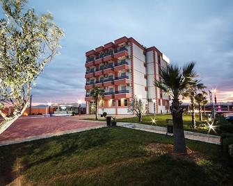 Hotel Oasis - Podgorica - Building